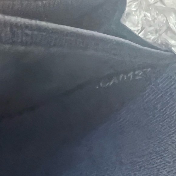 Louis Vuitton Women’s Zip Wallet - Picture 7 of 9